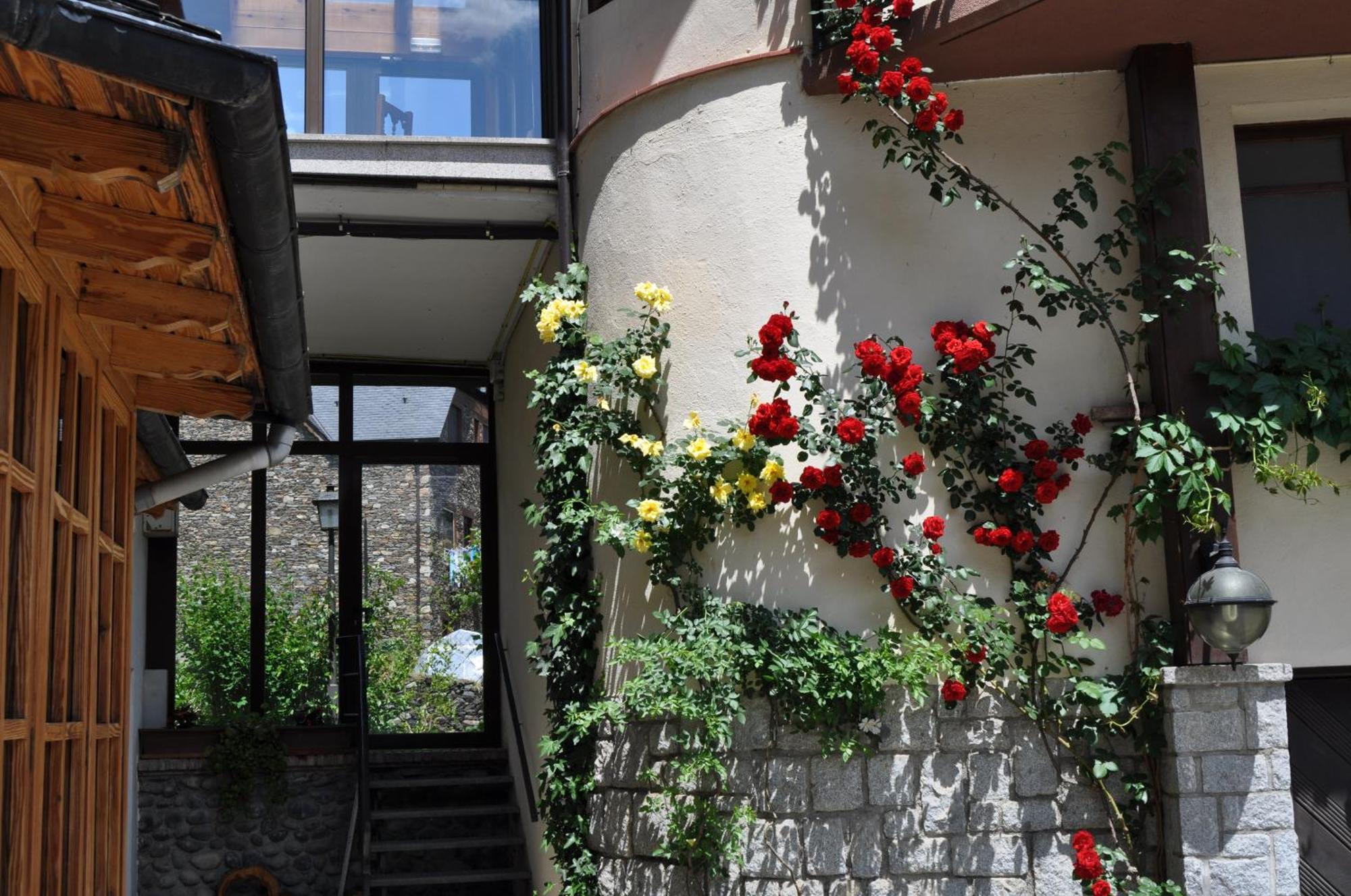Hosteria Catalana Bossost Exterior photo